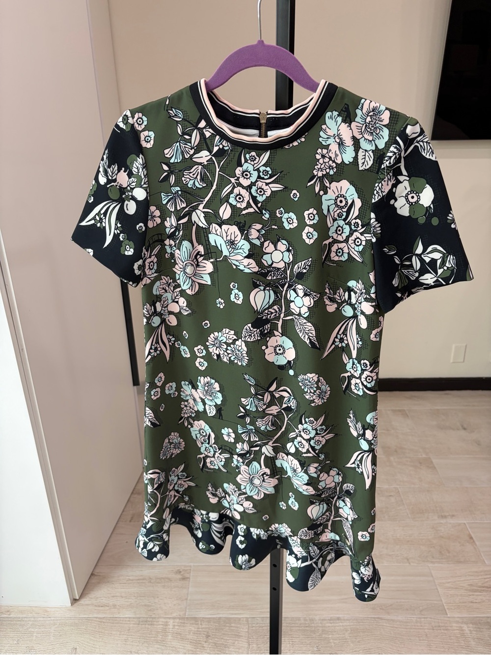 Ted Baker London Green Floral Print Hoster Shift Dress - Picture 11 of 11